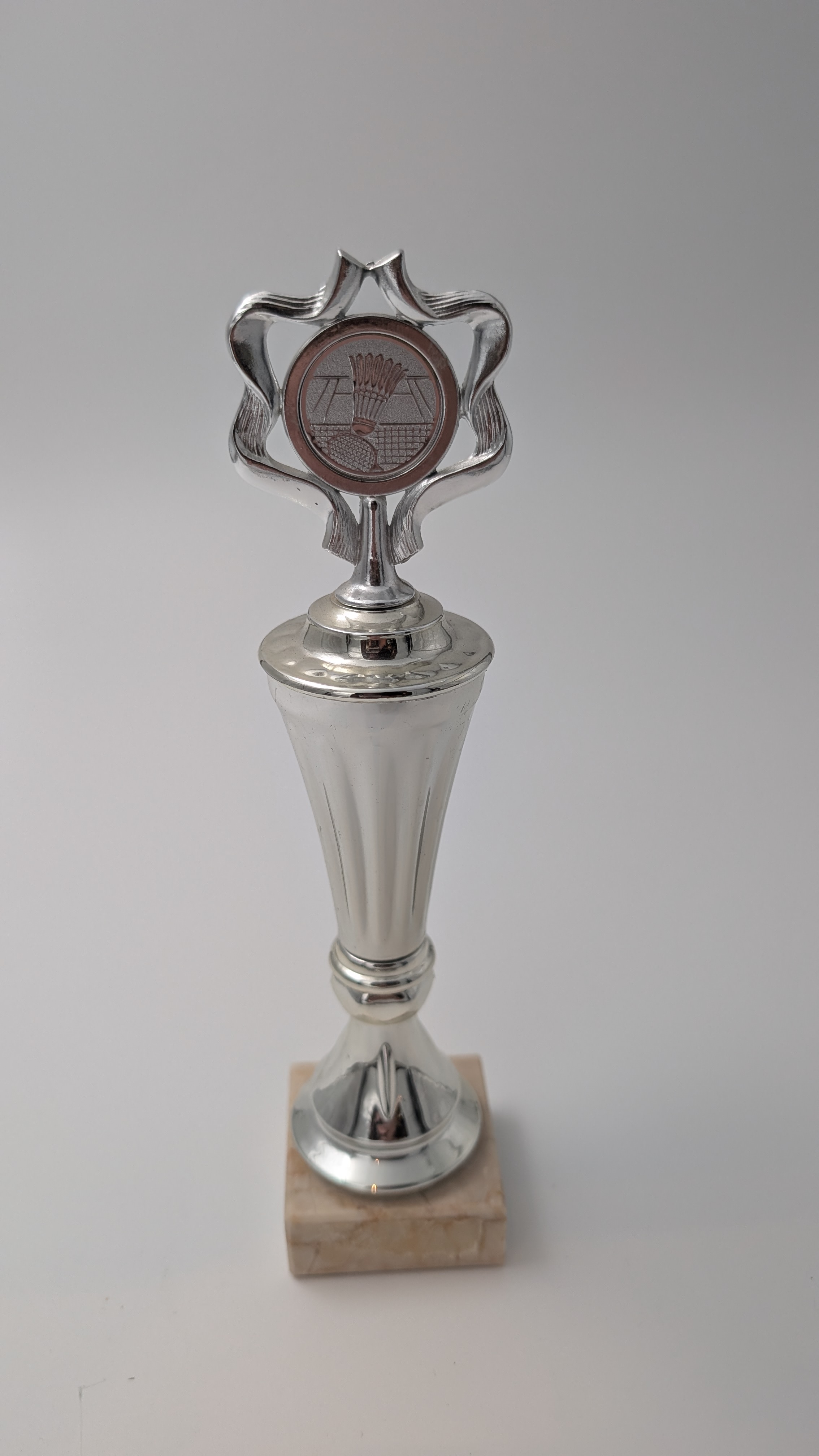 Badminton Beker Elegance met Marmeren Sokkel
